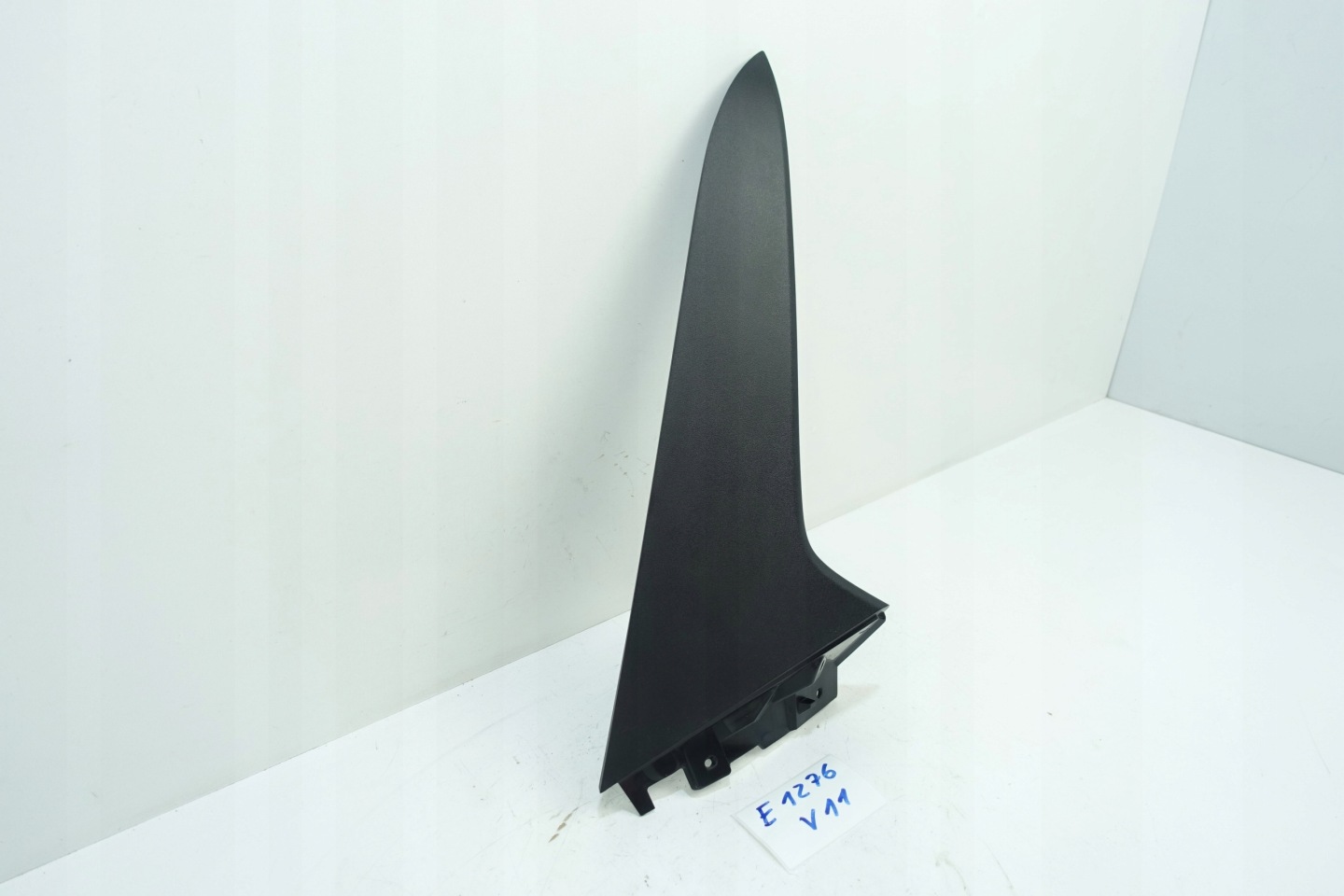 SPOILER bonnet boot right rear part HYUNDAI KONA 23