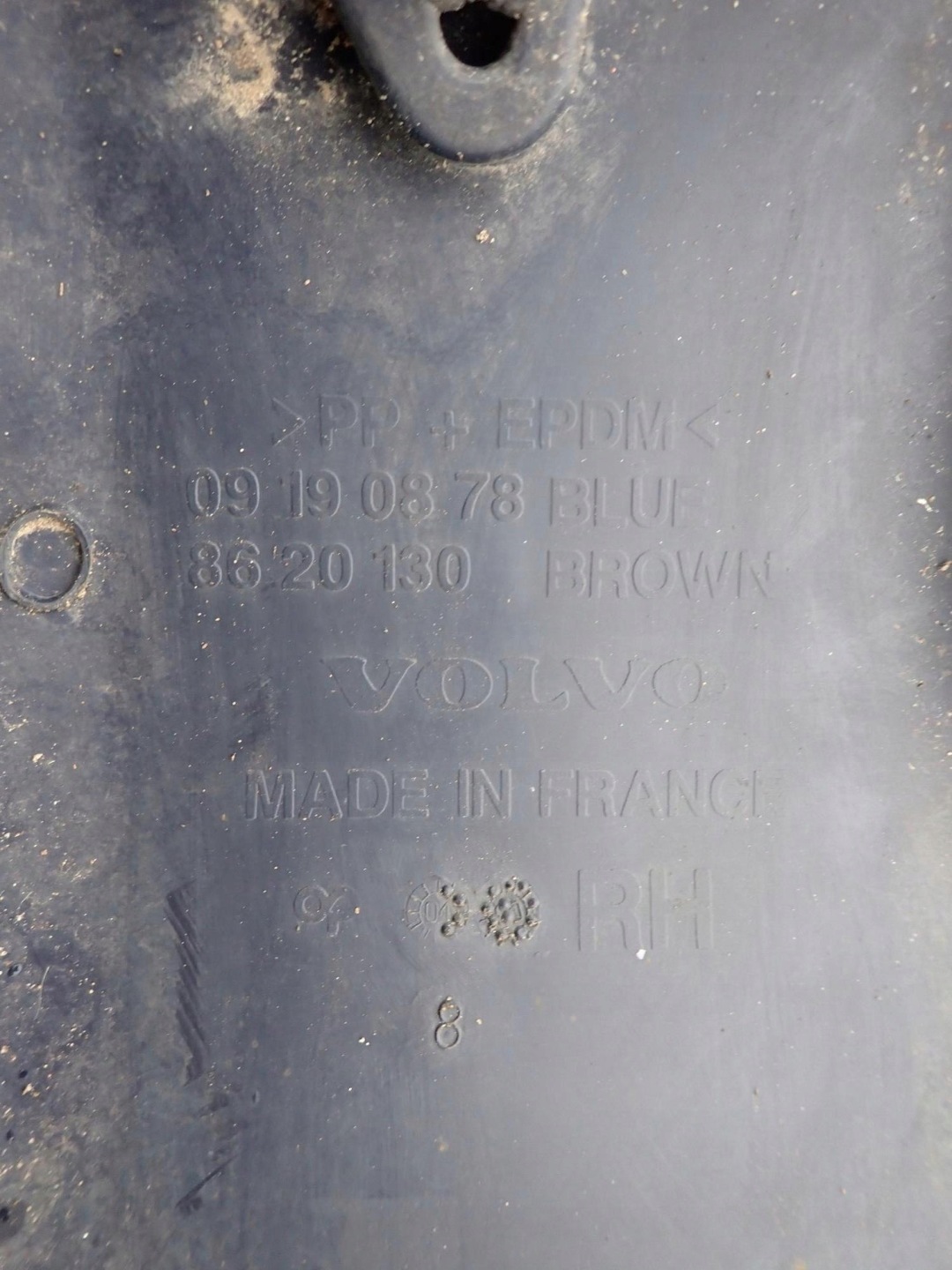 VOLVO XC70 and 1 00-07 moulding cap right front