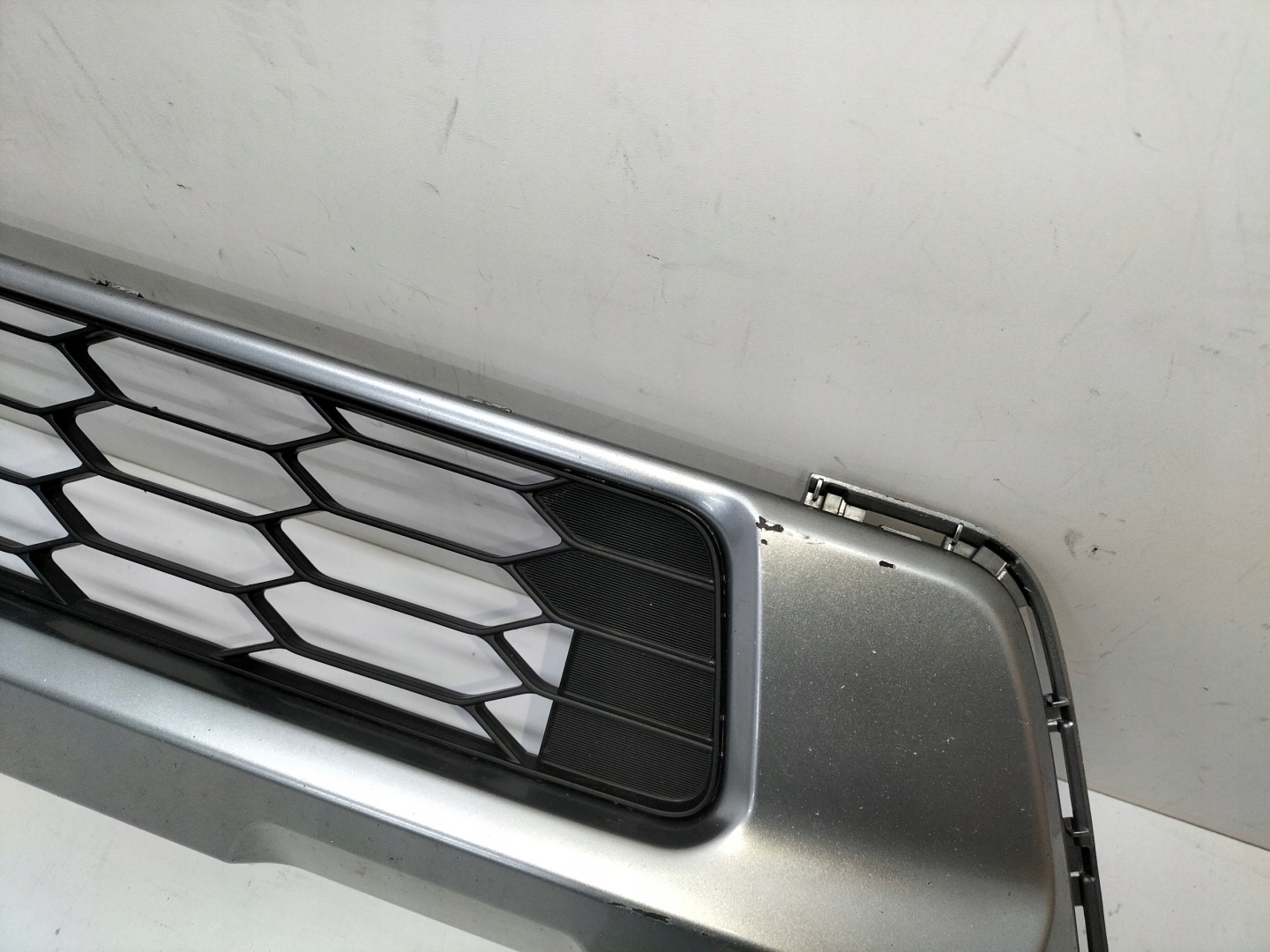 grille grid of a bumper front SUBARU OUTBACK VI 20