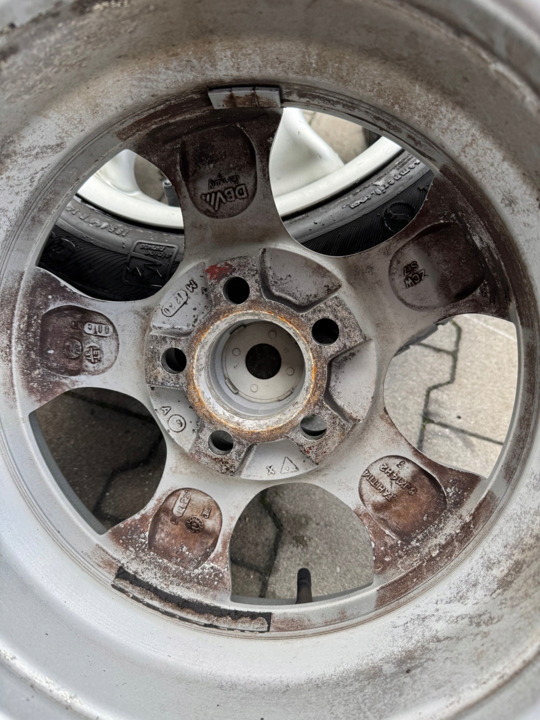 alufelgen KOMPLET VW 5x100 ET37 6J Z OPONAMI schön muster DBV 14 CALI !