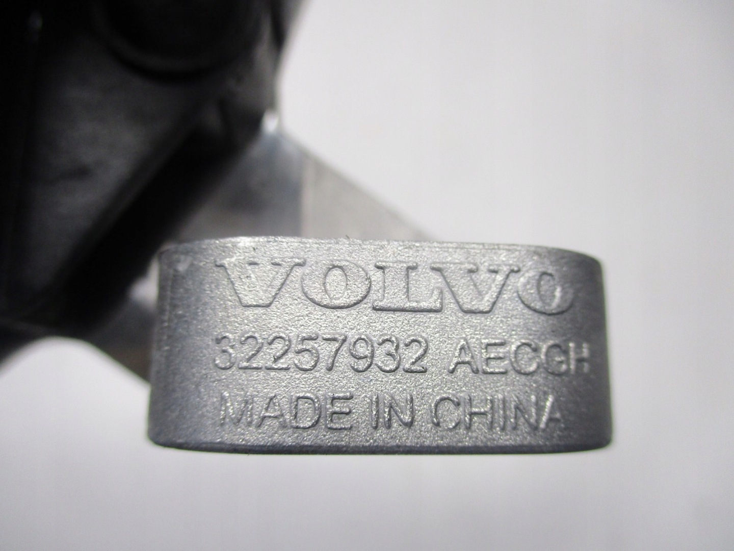 water pump VOLVO XC40 XC 40 1,5HYB 32257932