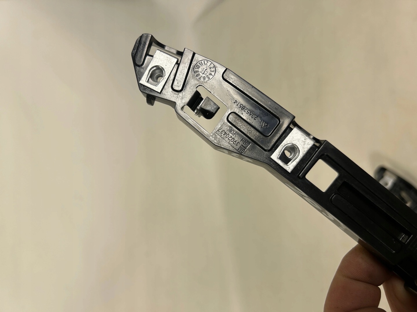 OPEL ASTRA K V bumper bracket left right front 39020436 39020437