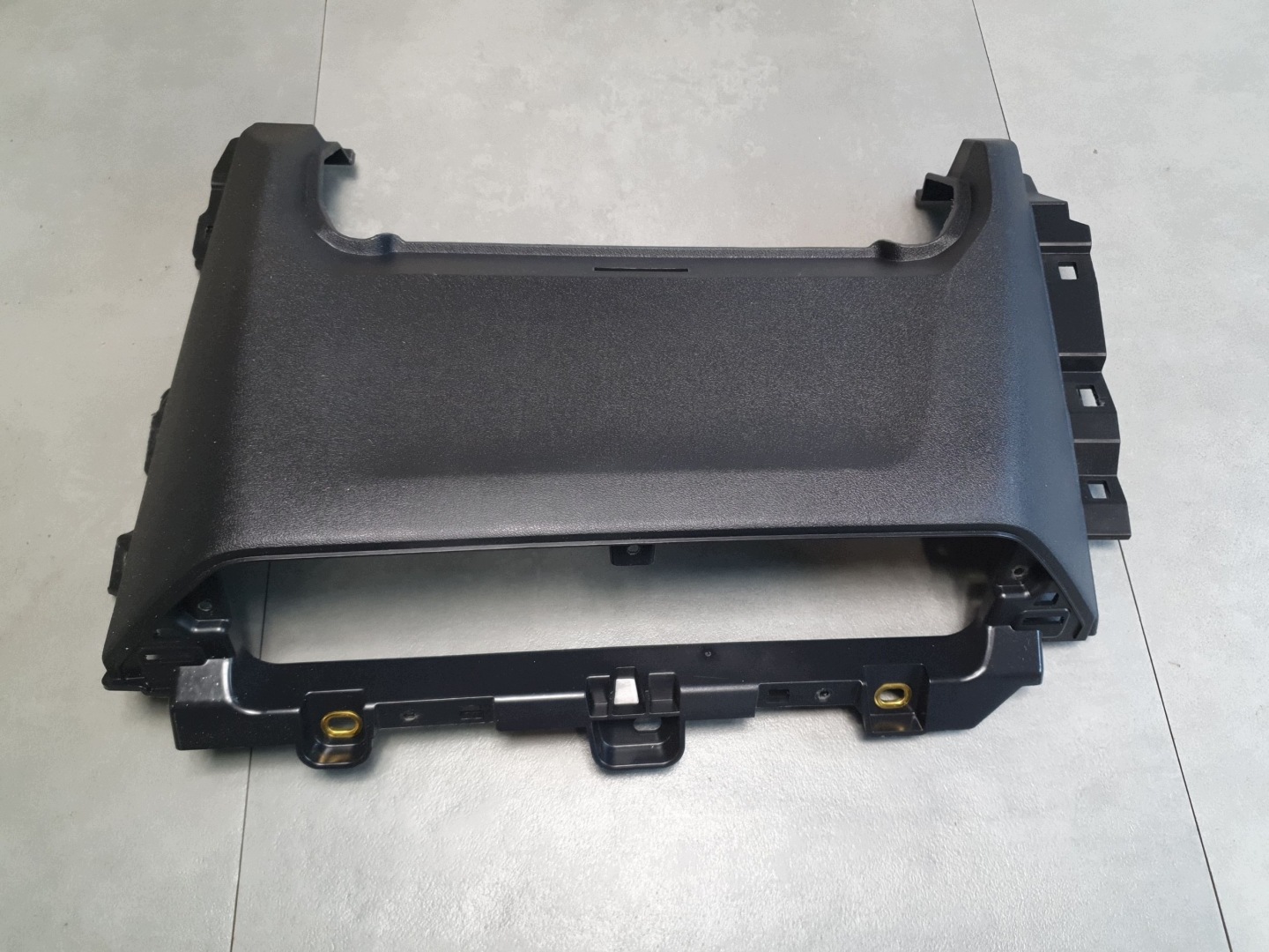 Audi SQ6 e-tron kryt pod volant 85H857927