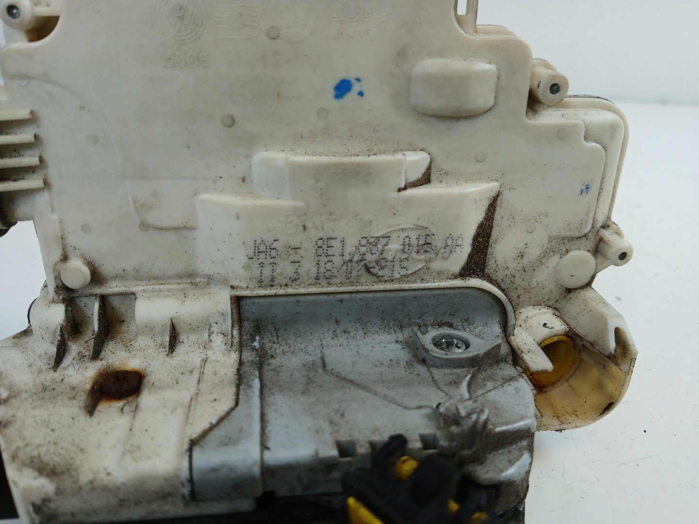 AUDI A4 B7 lock door left front 8E1837015AA