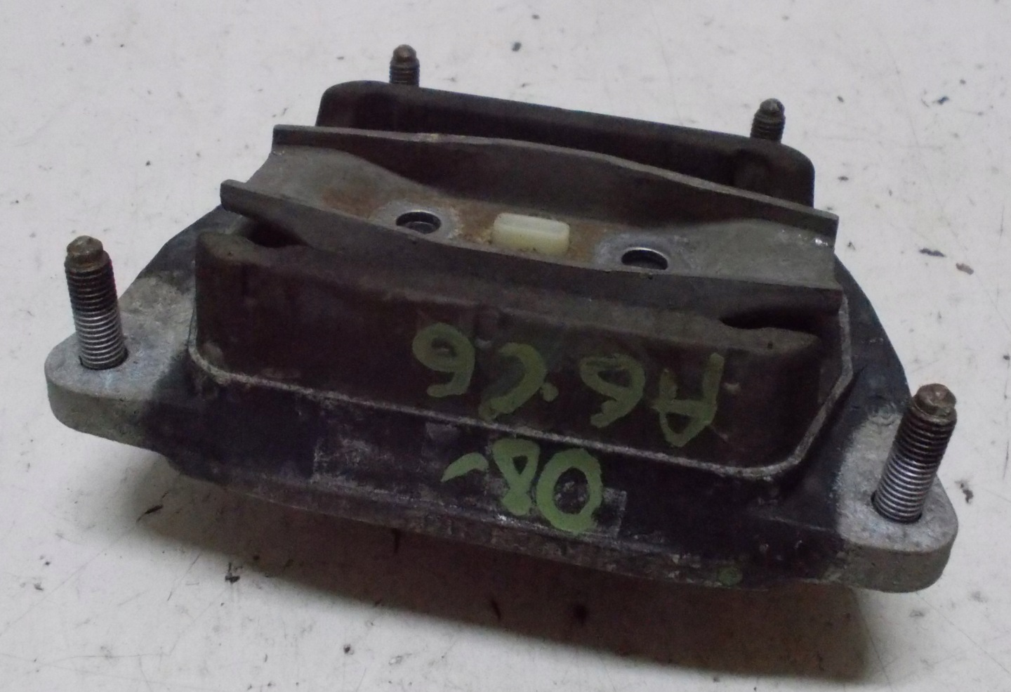 AUDI A6 C6 2.0 TFSI 08R holder gearbox mount