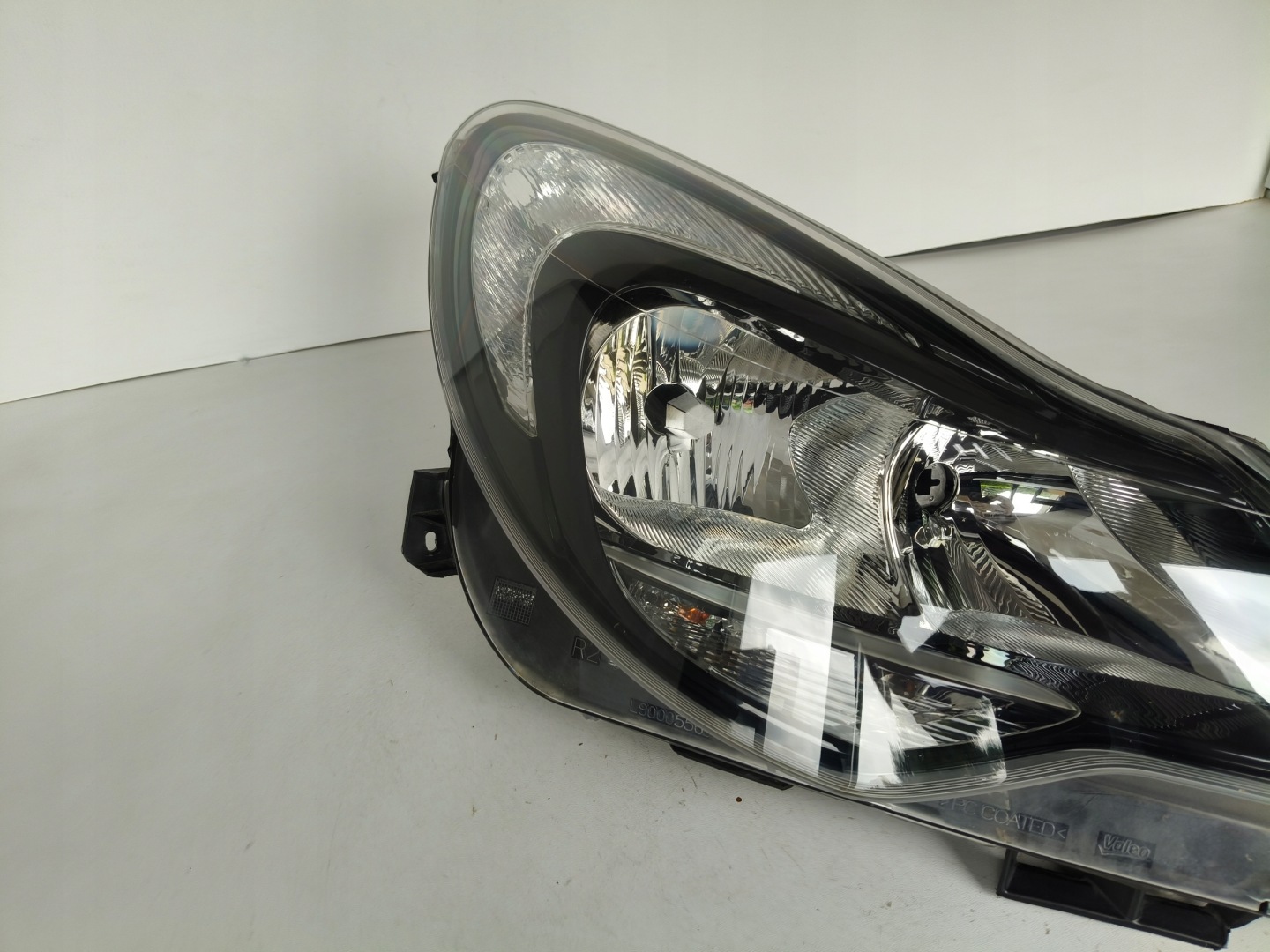 light right REFLEKTOR OPEL CORSA D 11-14 LIFT CIEMNA