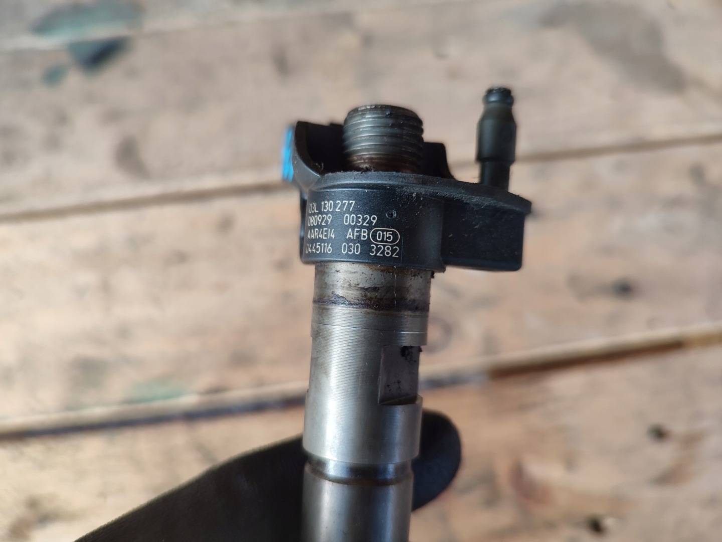 injector nozzle Audi A4 B8 2.0 TDI 03L130277