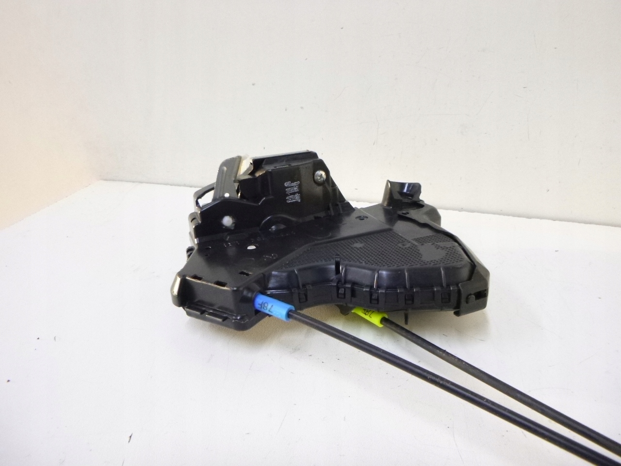 lock door front right Toyota Avensis III T270