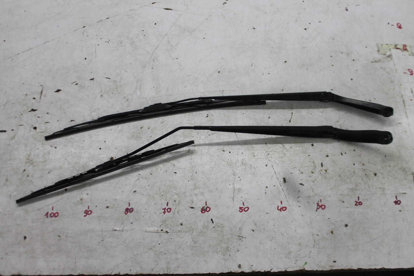 wiper arm front KPL VOYAGER TOWN COUNTRY