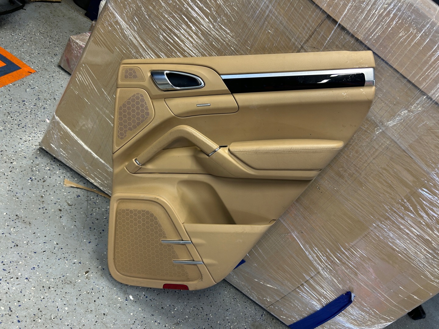 PORSCHE CAYENNE II 7P side door right rear part