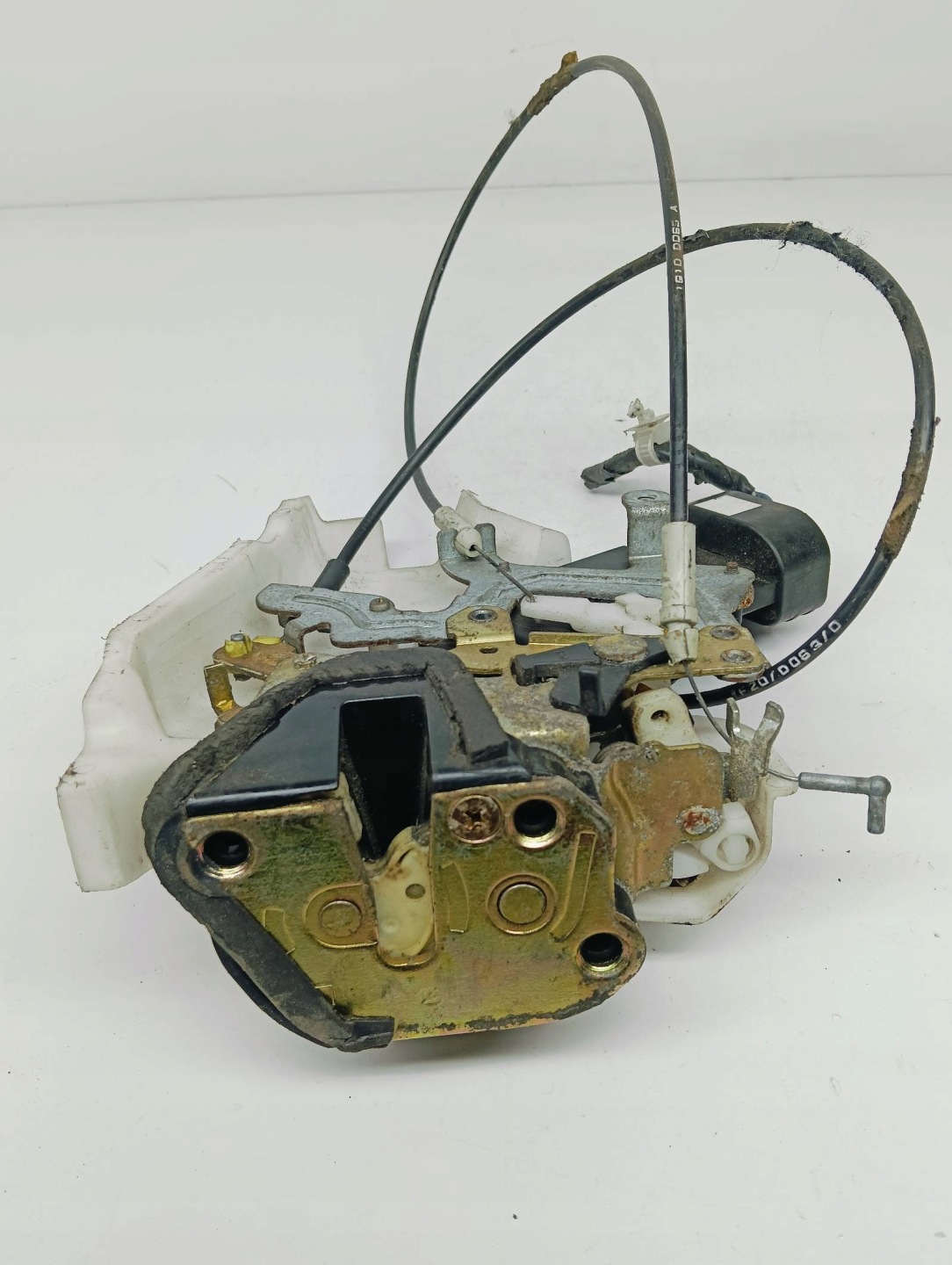 lock door left rear part 4 Pin ISUZU AXIOM 99r