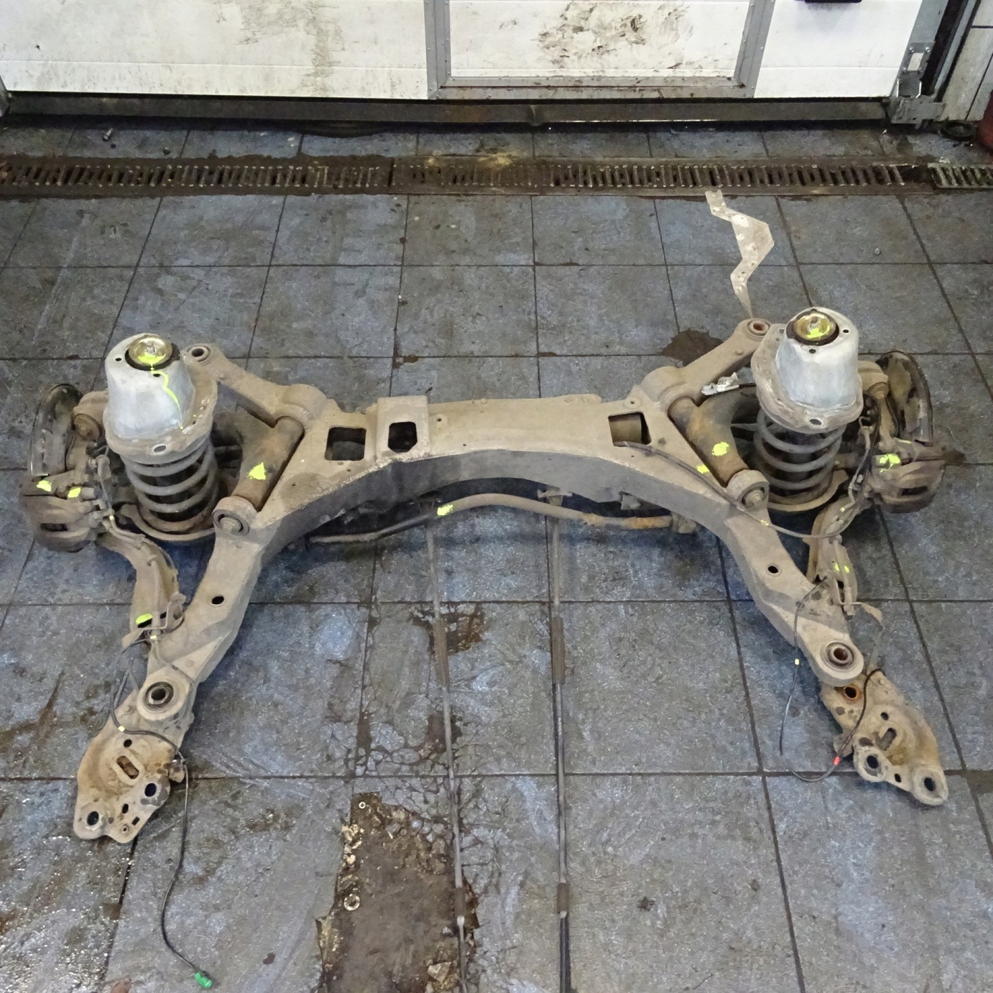 VOLVO S60 and 2.4D axis rear suspension beam