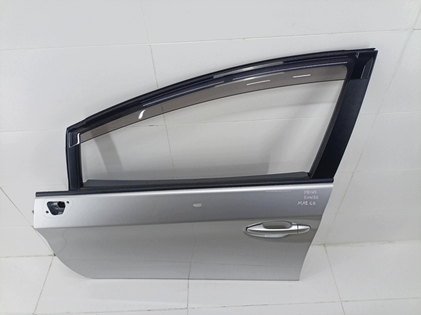 door front left side Toyota Prius 3 XW30 ZVW30 2010