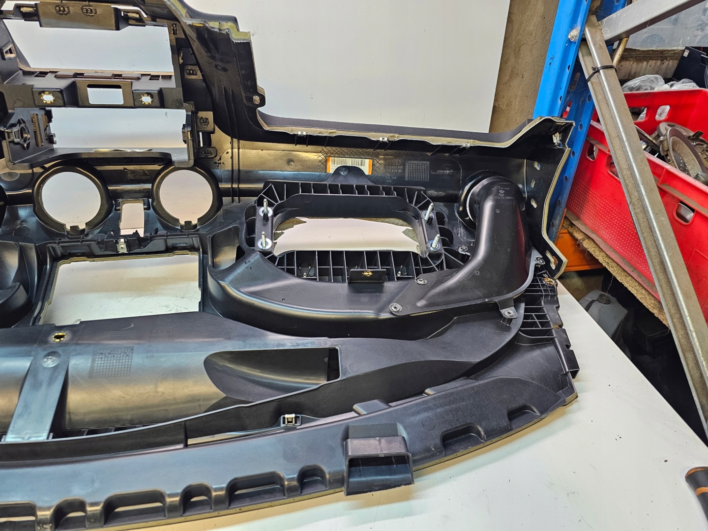 dashboard cockpit console AUDI A1 8X damaged 8X1857033