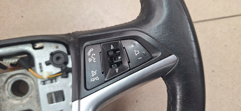 volan kožna MULTIFUNKCYJNA OPEL ASTRA J 13305818