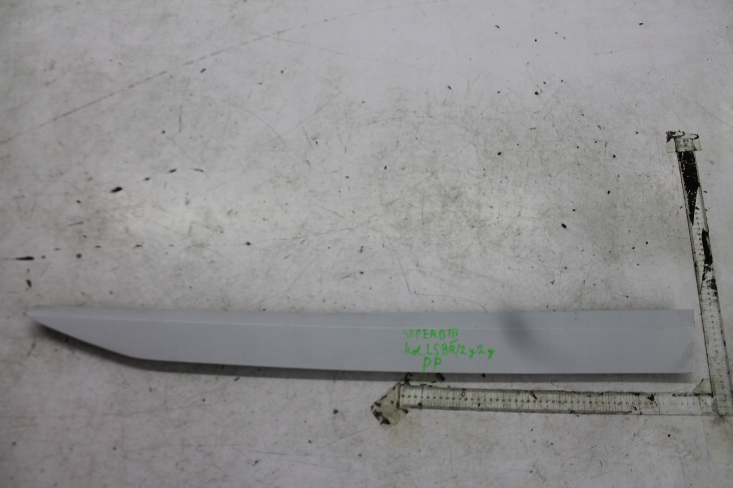 moulding door right front 3V0853294A SUPERB III 15