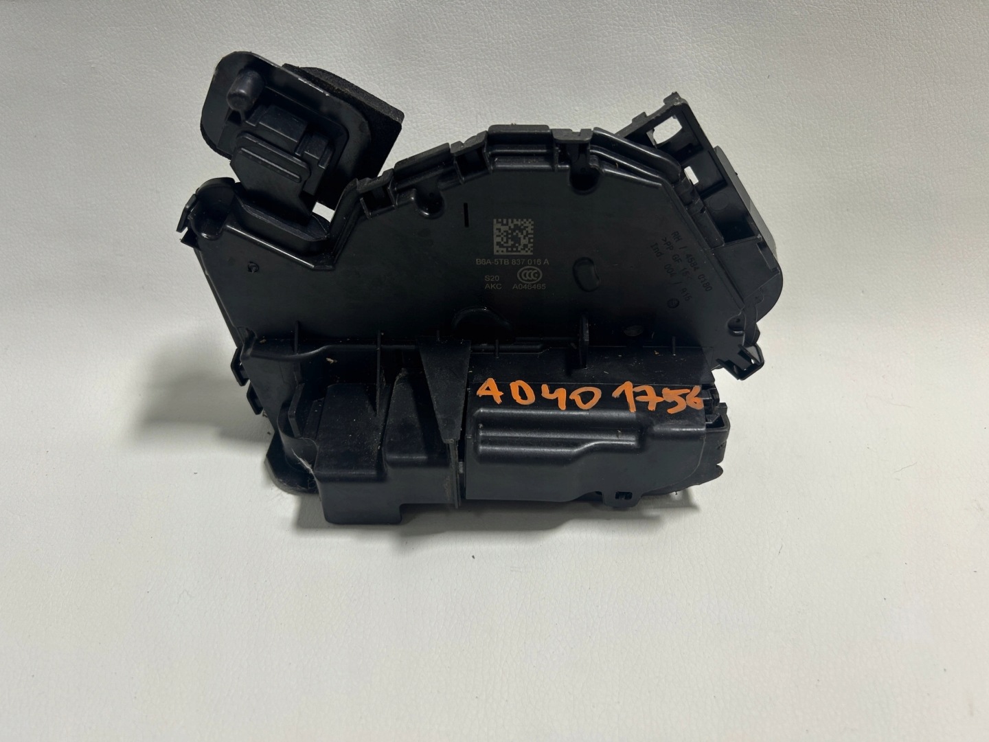 Skoda Rapid II lock front B6A-5TB837016A
