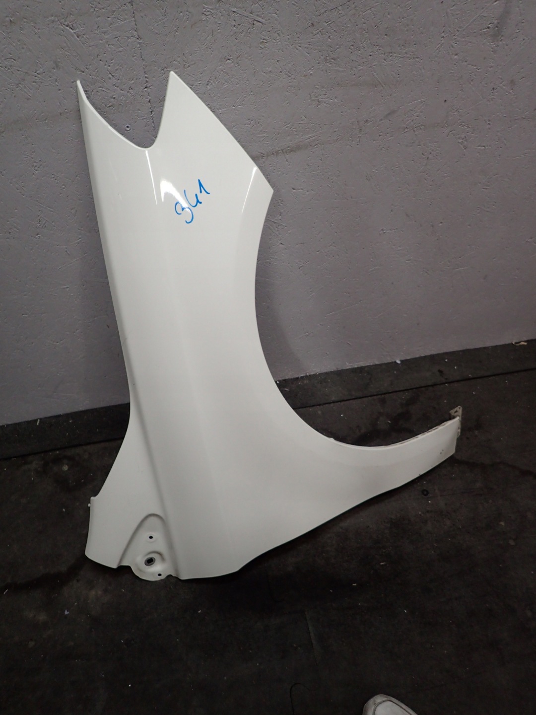 FENDER FRONT RIGHT MERCEDES B KLASA W246