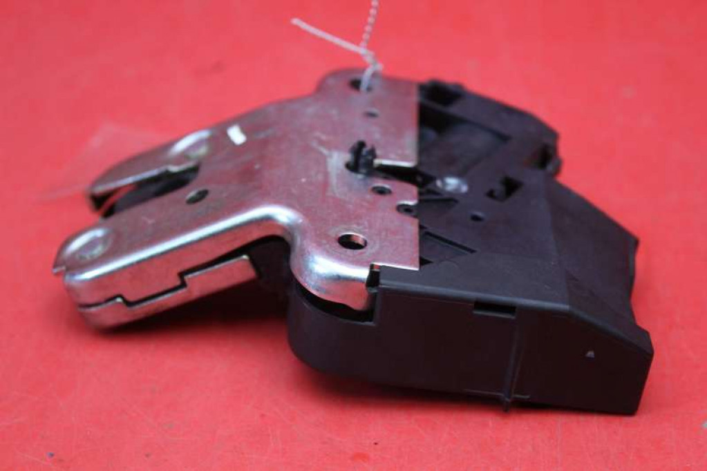 lock bonnet rear part boot 4F5827505D AUDI A8 D3 05-07