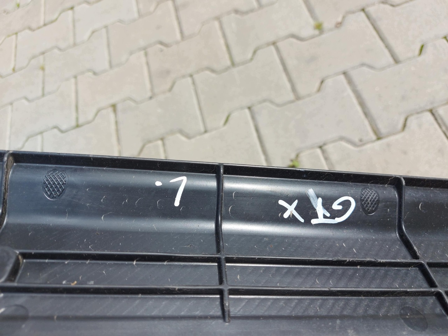 VW ID5 GTX 11E holder mouldings PROGOWEJ left 1EA825201A