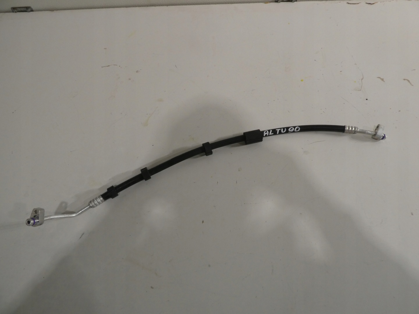 AUDI A4 B9 vedení hadice klimatizaci 8W0816741