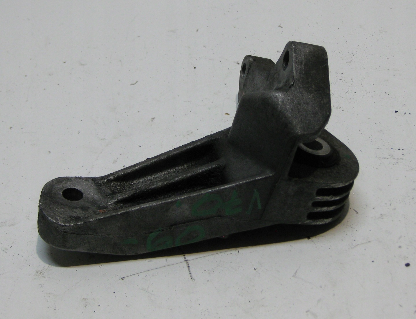 VOLVO V70 2.0 D 09R support étrier boîte de vitesses 6G916P093DC