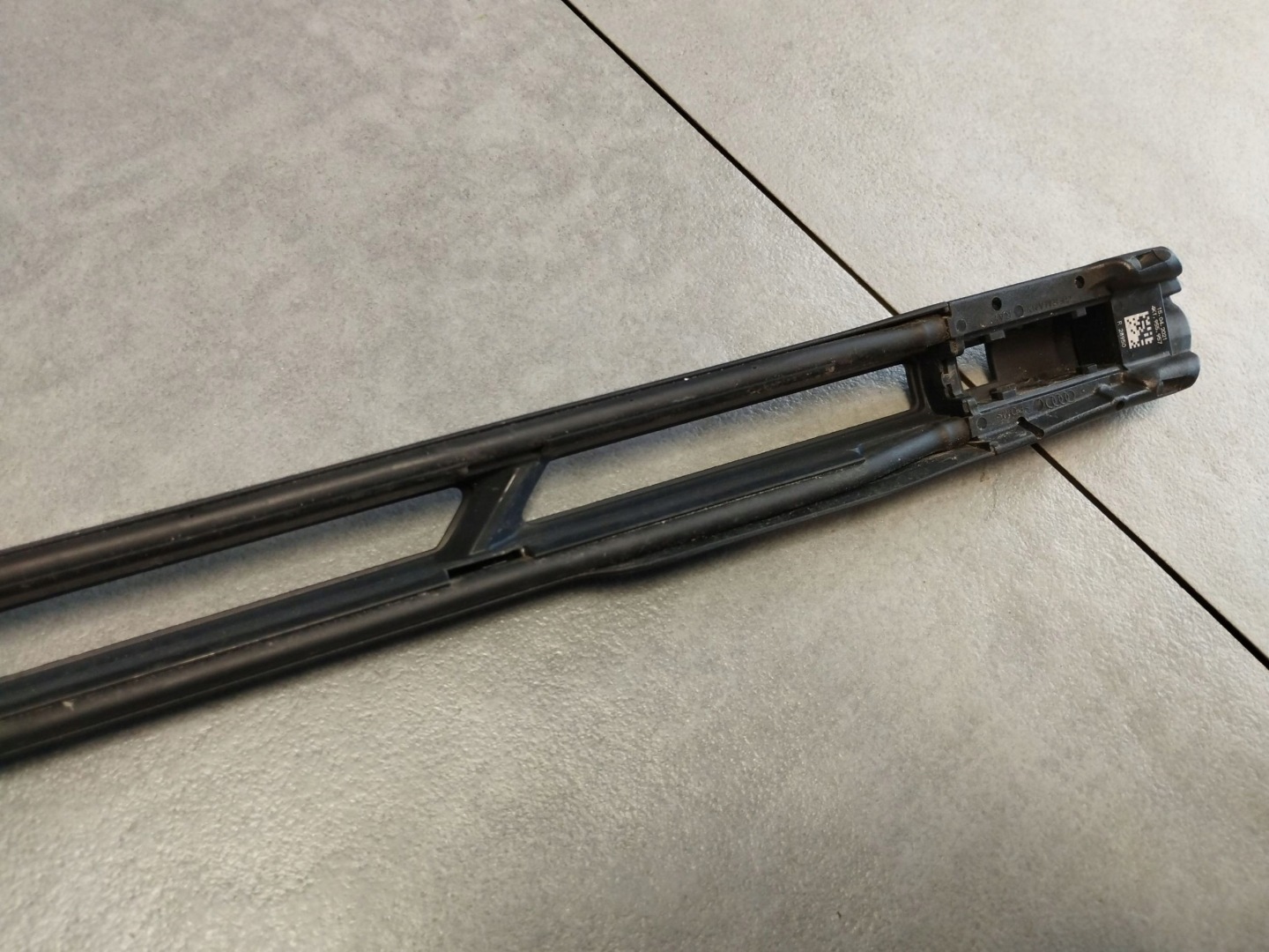Audi A6 Allroad C8 wiper arm front 4K1955957