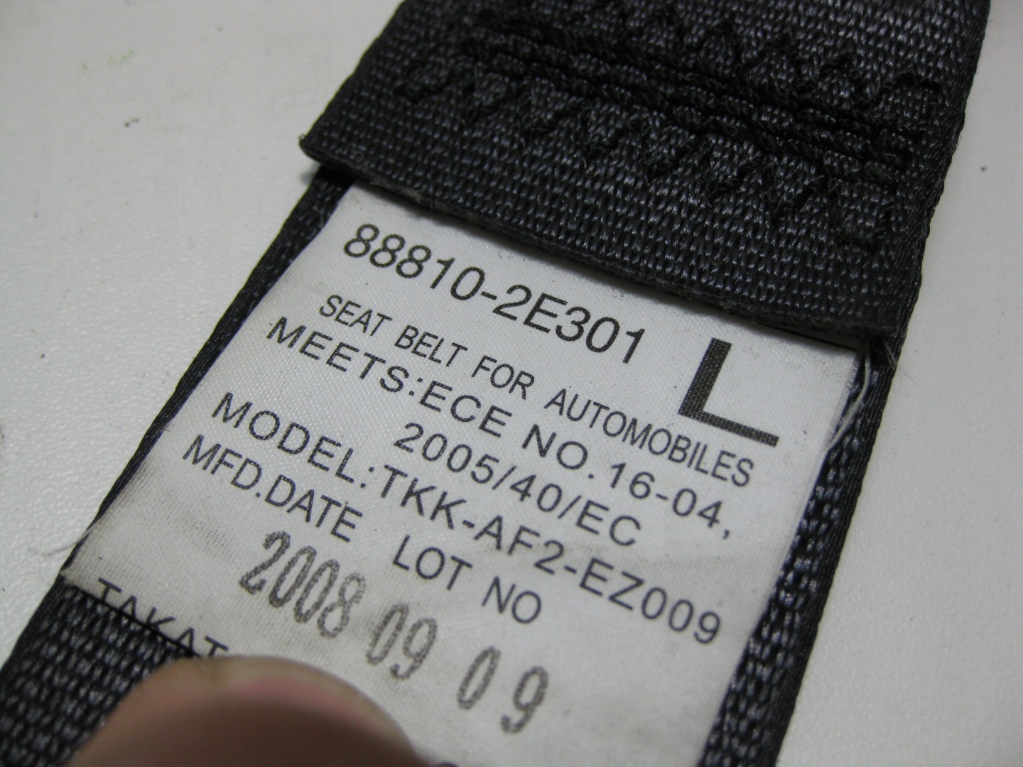 HYUNDAI TUCSON and 08R seat belt left front 88810-2E301