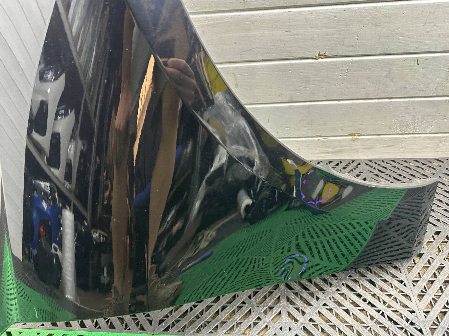 fender front side right BMW 1 F40 colour 475