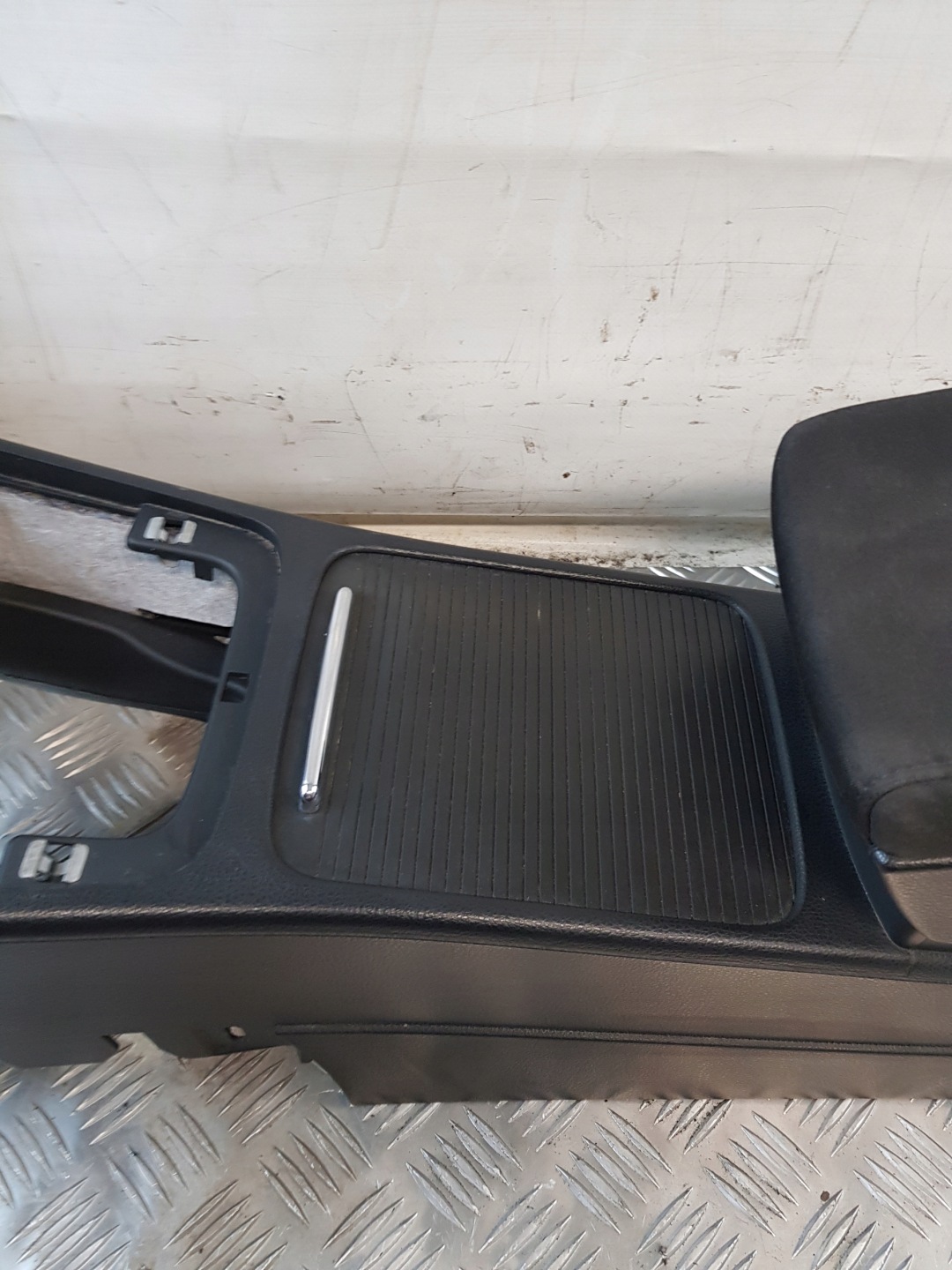 VW PASSAT B6 KOMBI 06R- TUNEL central 3C0863319S armrest