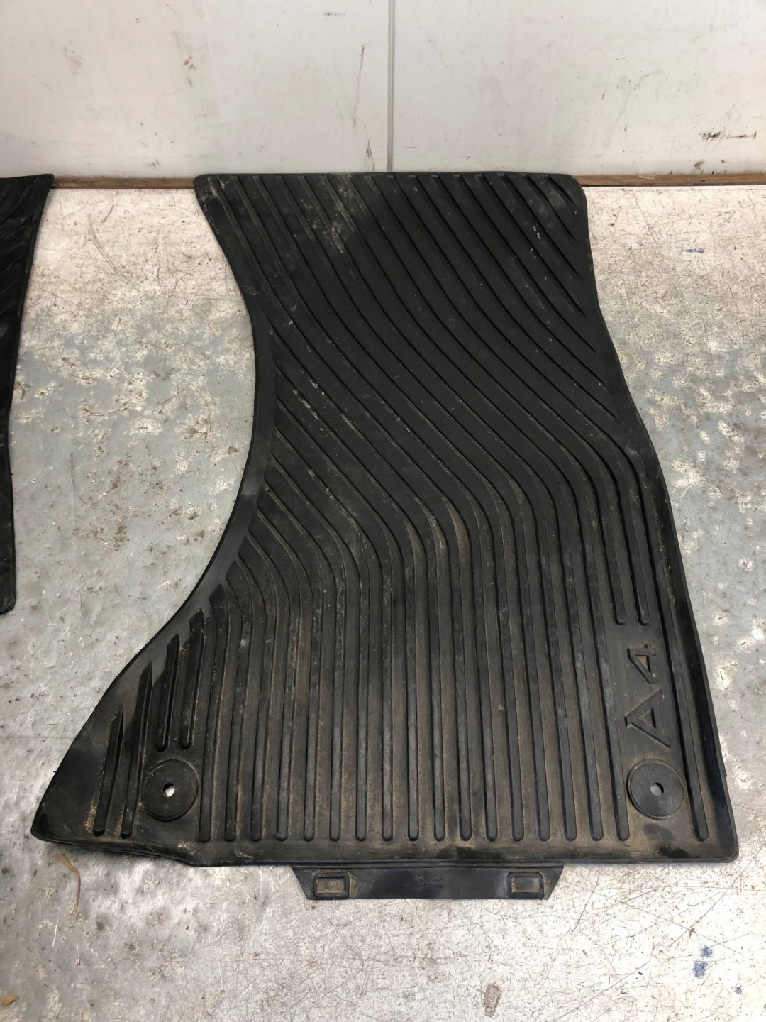 mats rubber KOMPLET AUDI A4 B8 LIFT 8K1061501