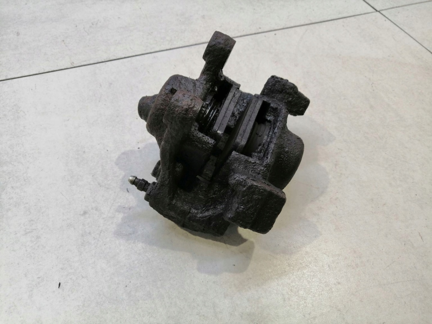 caliper right rear part MERCEDES E-KLASA W210 2.0