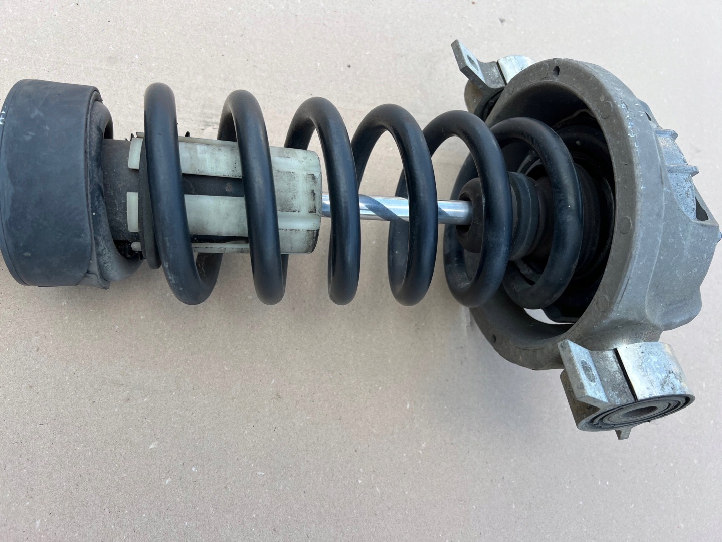 AUDI Q7 4L shock absorber rear part left right rear 7L8512021BF