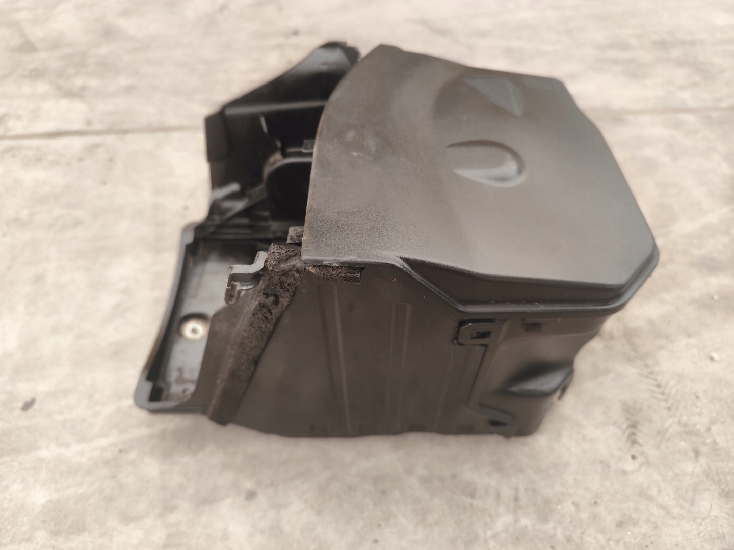 VOLVO V60 LIFT Grundlage Kasten AKUMULATORA