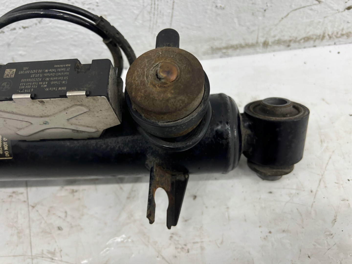 shock absorber rear right rear part VDC BMW X5 E70 6779704 6779710