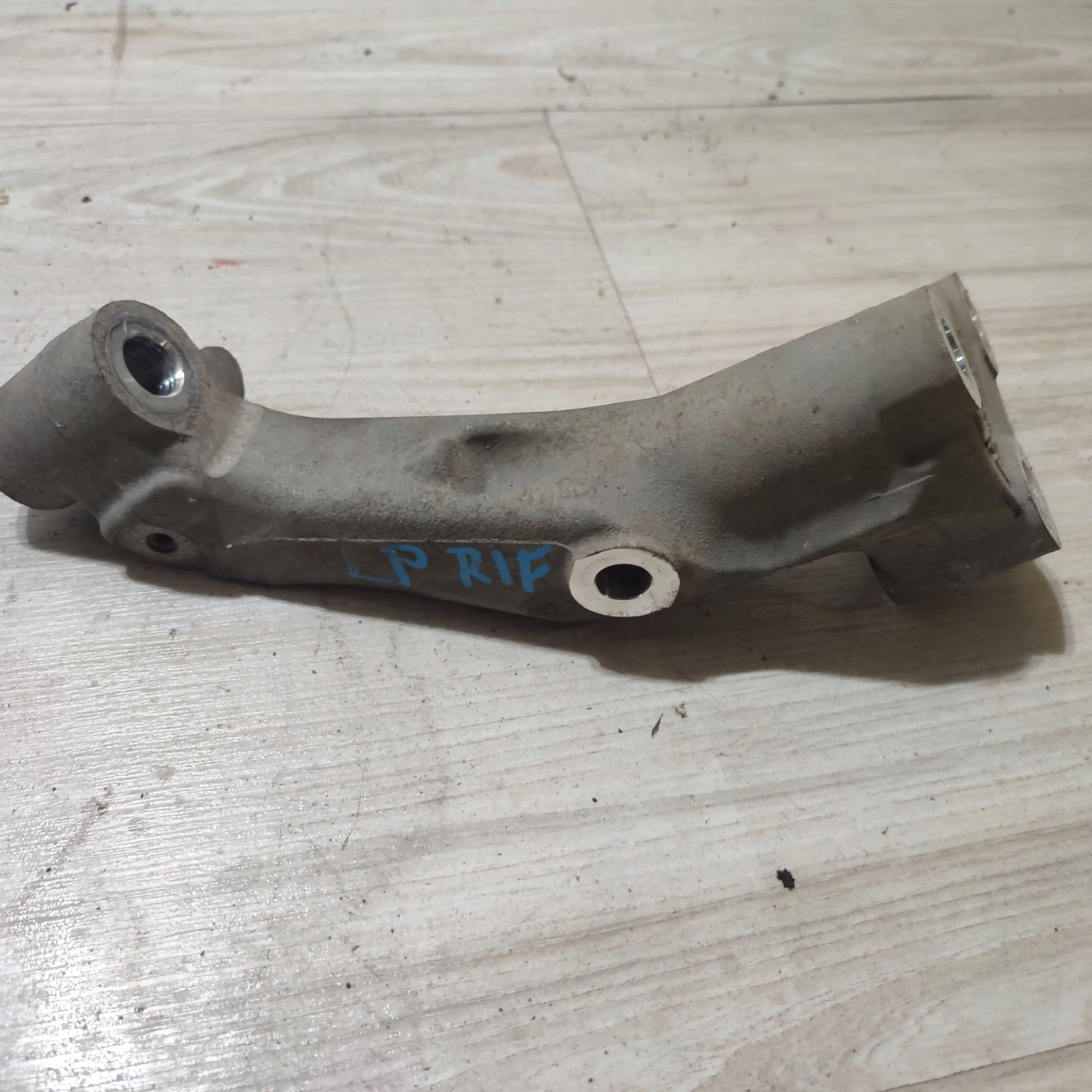 holder ramy pomocniczej front left Peugeot Rifter