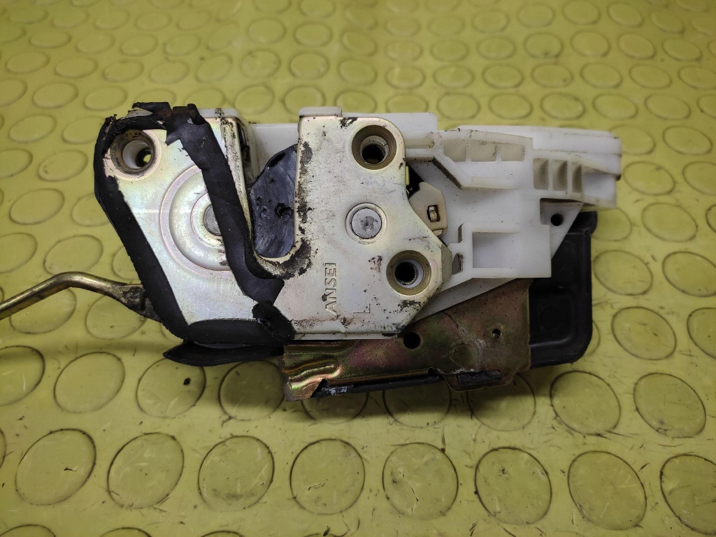 MITSUBISHI PAJERO III lock door left front
