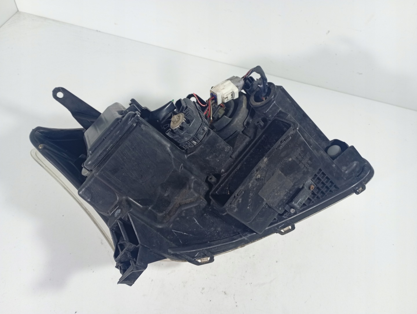 Toyota Avensis T25 03-08 REFLEKTOR left front light left front front