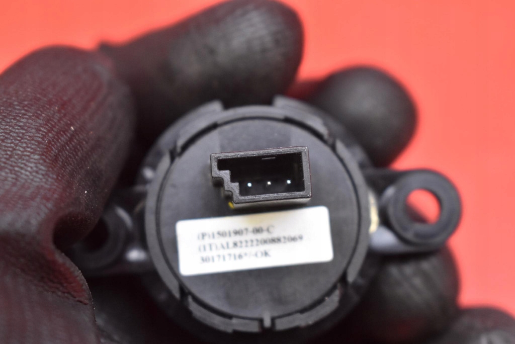 switch button of the opening bonnet rear part 1501907-00-C TESLA MODEL Y 20