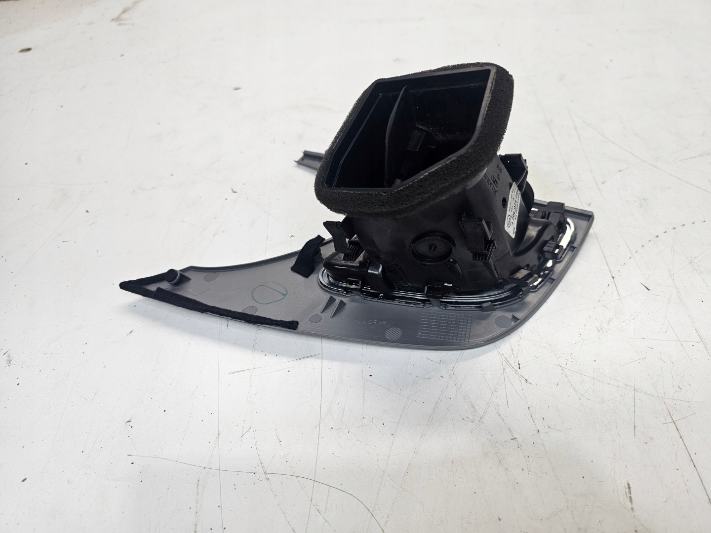grid air conditioning devices right AUDI A4 B8 8K2820902F