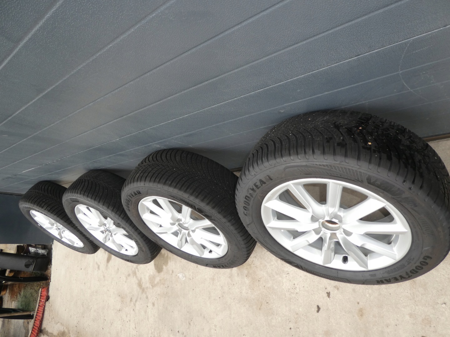 4X wheels discs tyres AUDI Q3 8U0 8U0601025S 2023R