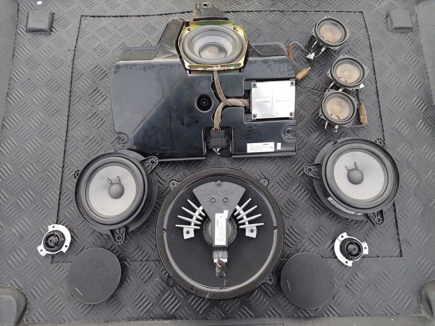 repráky SUBWOOFER BOSE MASERATI QUATTROPORTE V