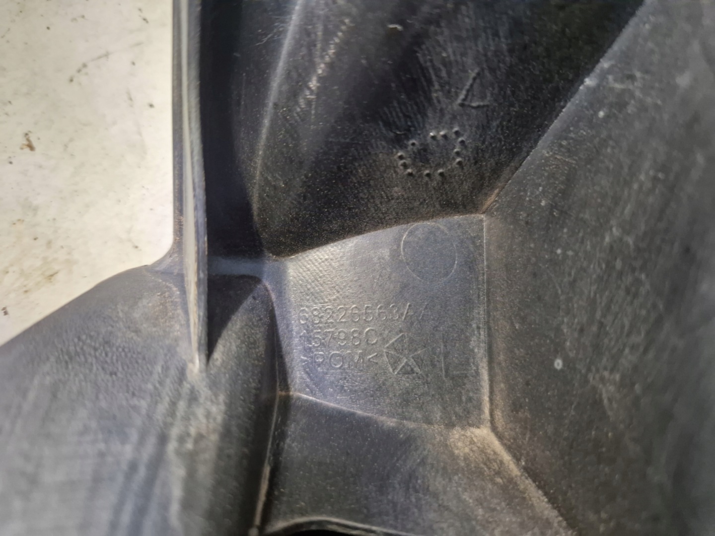 DODGE CHARGER 2019- bumper bracket left rear part 68226563AA
