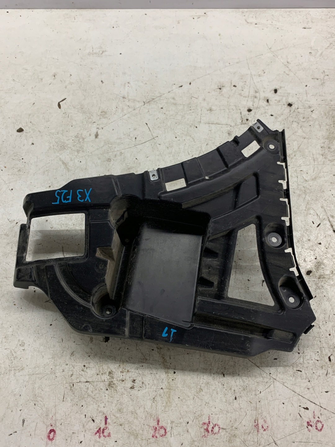 support bracket holder of a bumper left rear part 7210077 BMW X3 F25 2.0 D