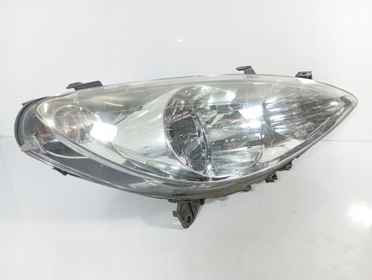 Peugeot 206 SW 99-09 REFLEKTOR light right front front TYC OE 20A165