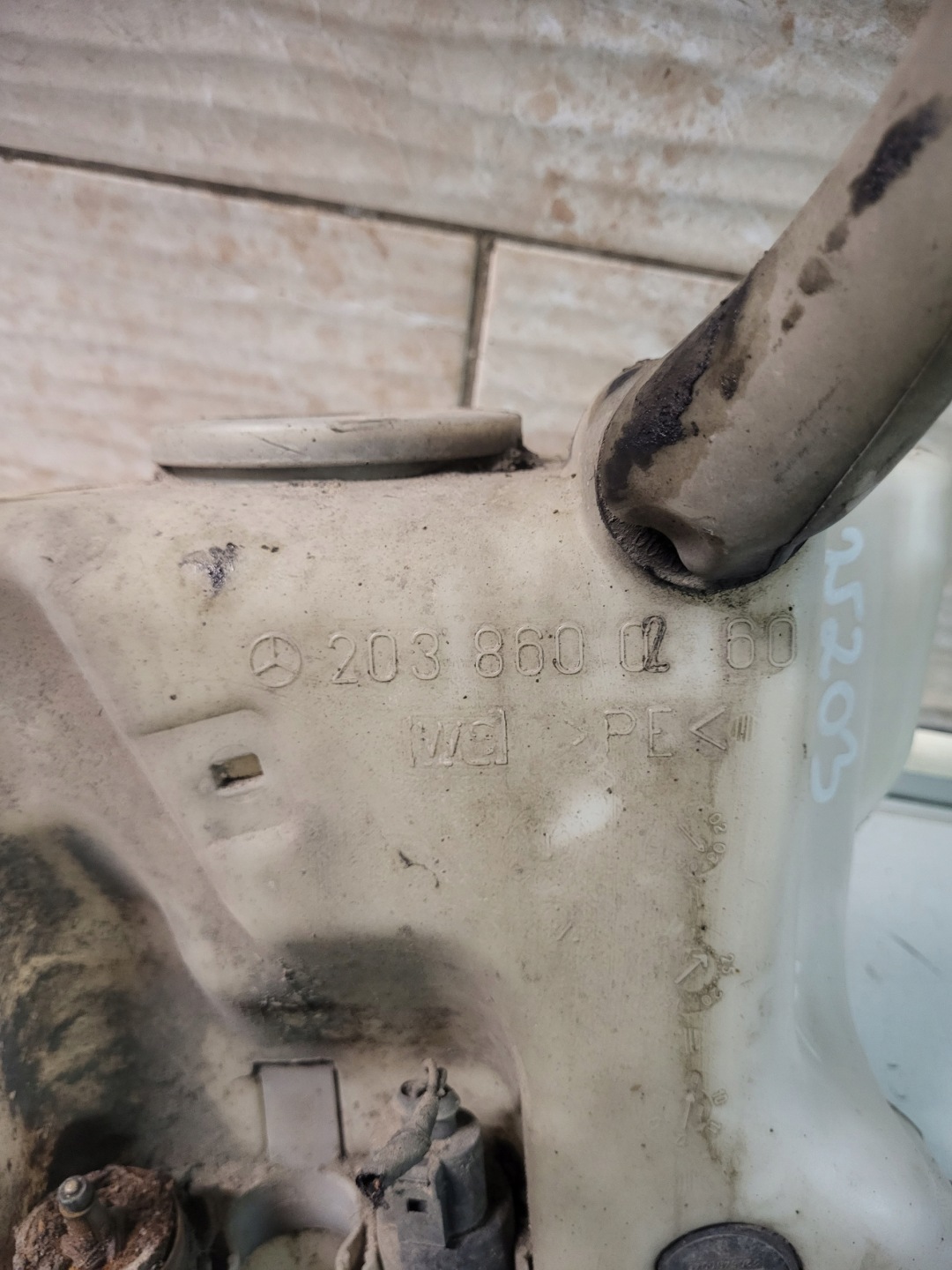 washer fluid tank MERCEDES W203 C-KLASA complete