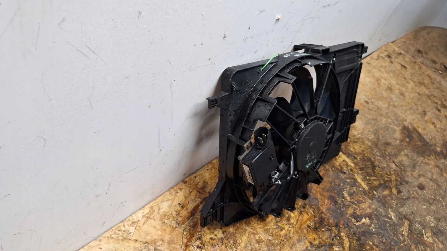 ventilátor chladiče 8V61-8C607-ED FORD FOCUS MK3 C-MAX MK2 CONNECT MK2
