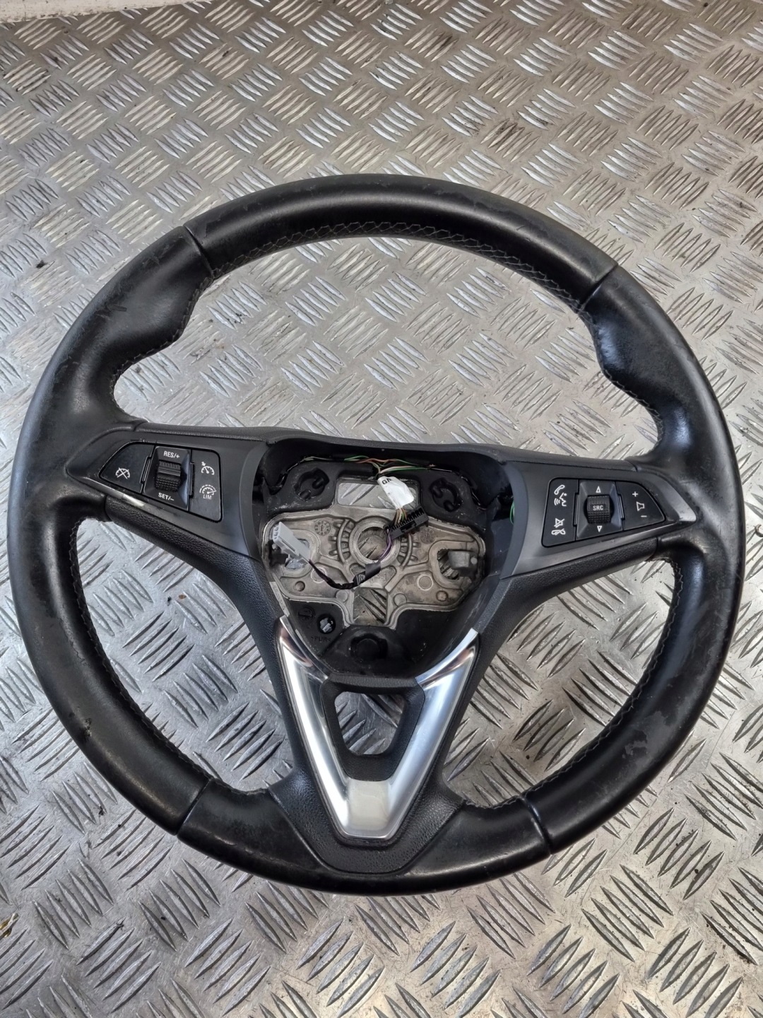 OPEL CORSA E volant kůže MULTIFUNKCJA