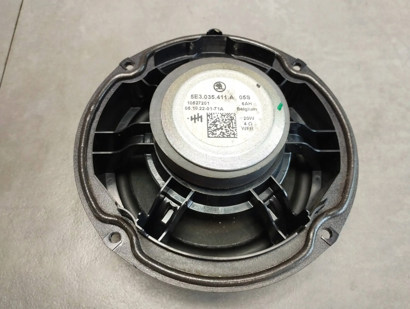Skoda Octavia Mk4 speaker door 5E3035411A