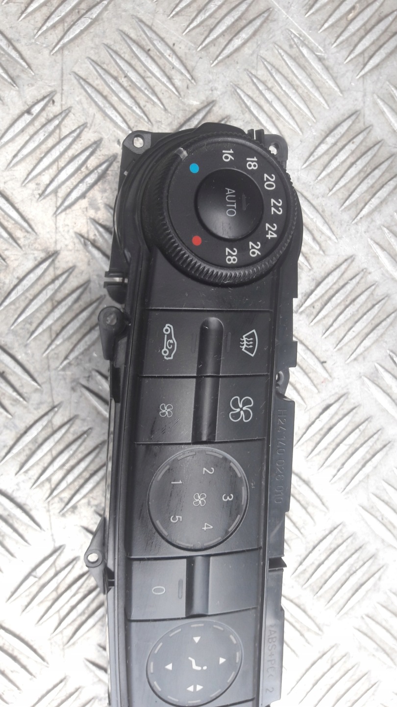MERCEDES W211 PANEL des lüfters klimaanlage mitte 2118300085
